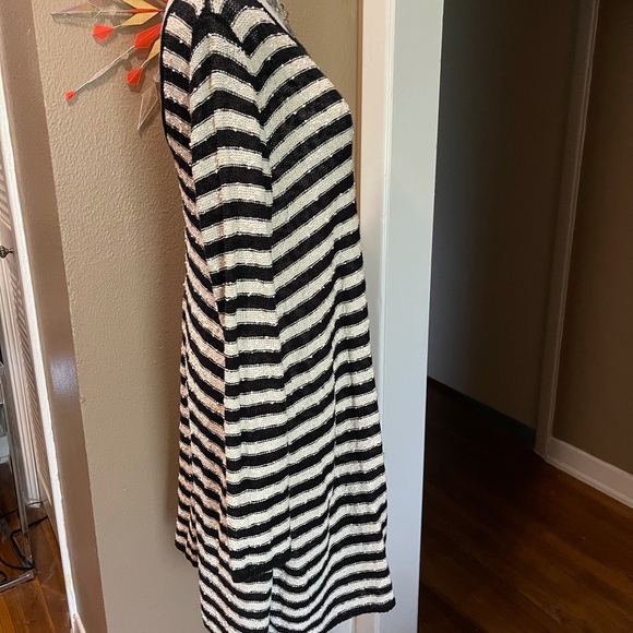 Top - Picture 2 of 4